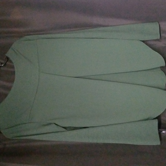 Top - Picture 2 of 5